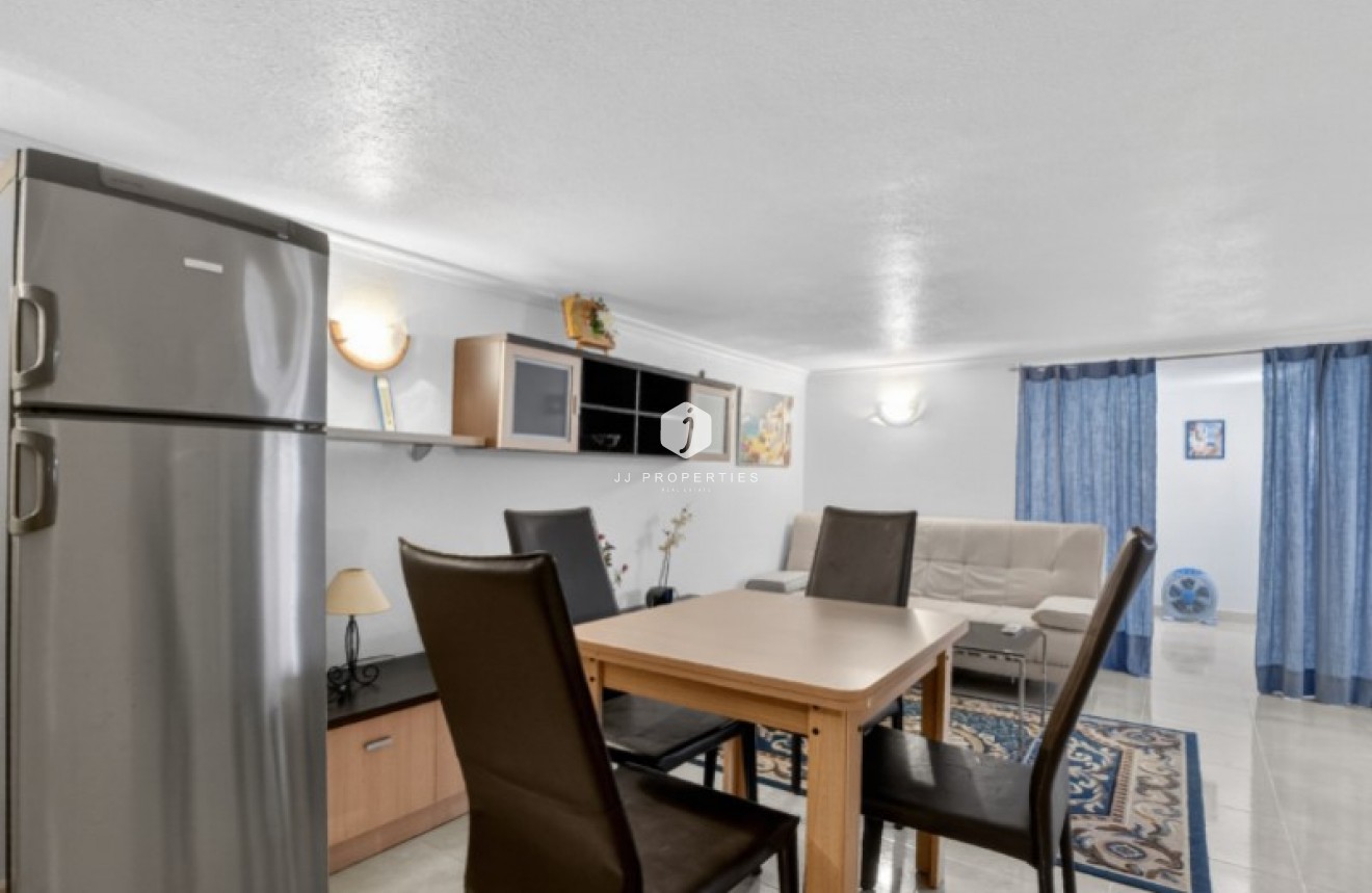 Resale - Chalet -
Torrevieja - Costa Blanca
