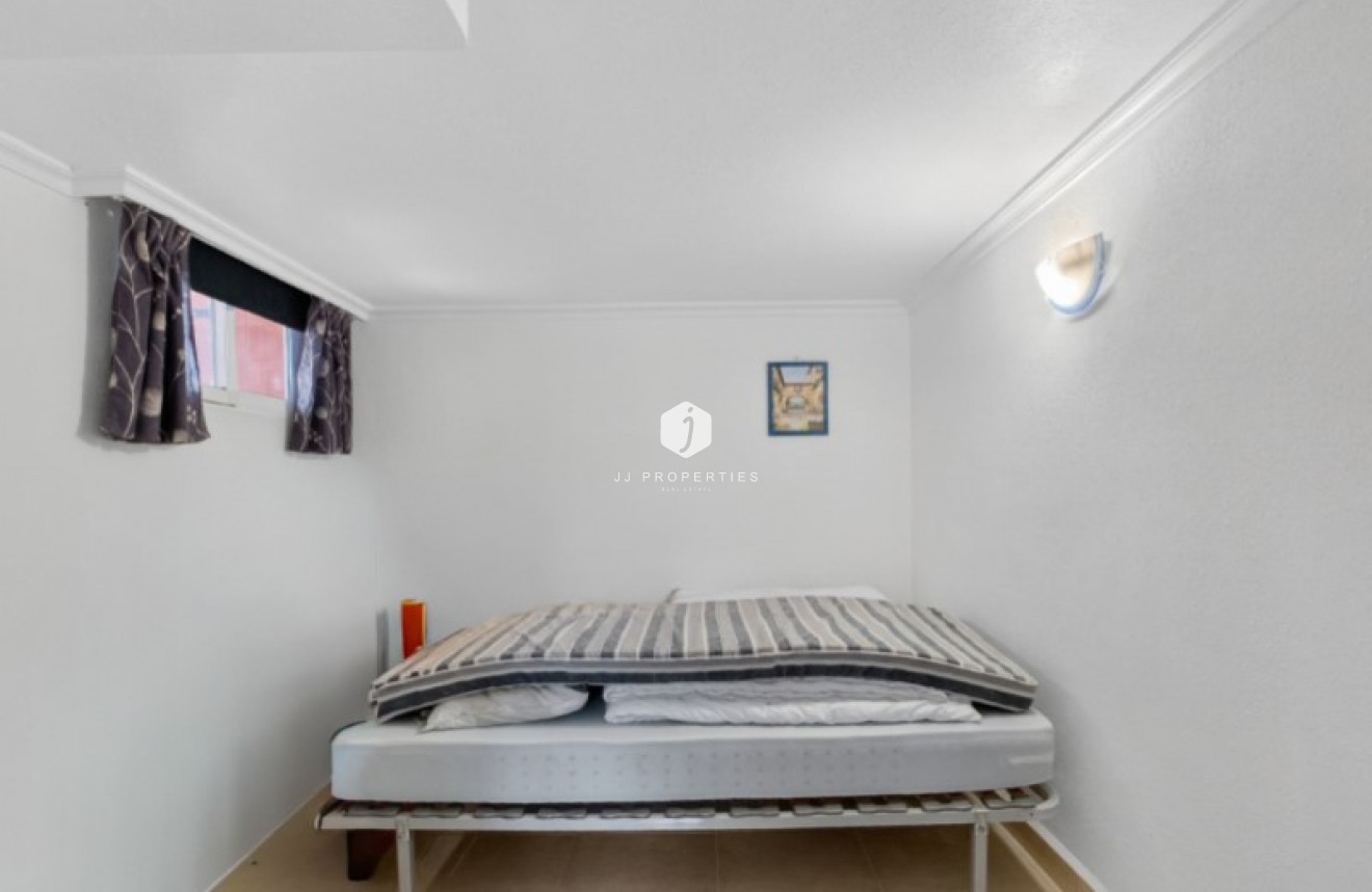 Resale - Chalet -
Torrevieja - Costa Blanca