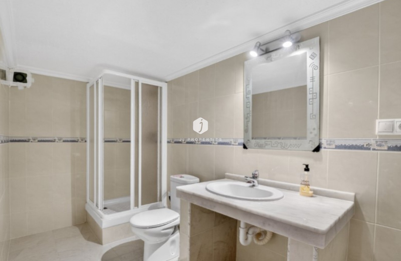 Resale - Chalet -
Torrevieja - Costa Blanca