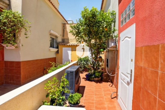 Resale - Chalet -
Torrevieja - Costa Blanca
