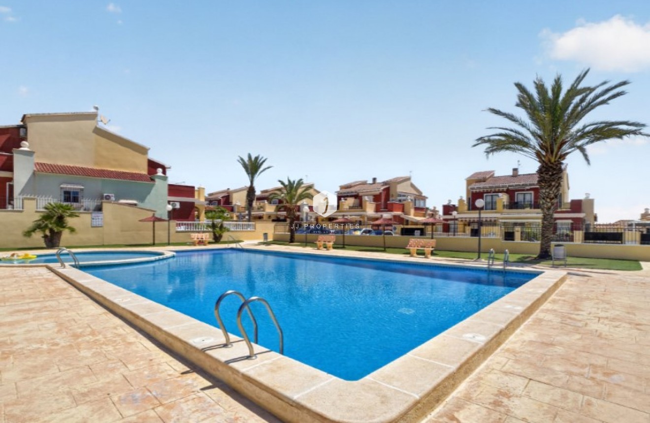 Resale - Chalet -
Torrevieja - Costa Blanca