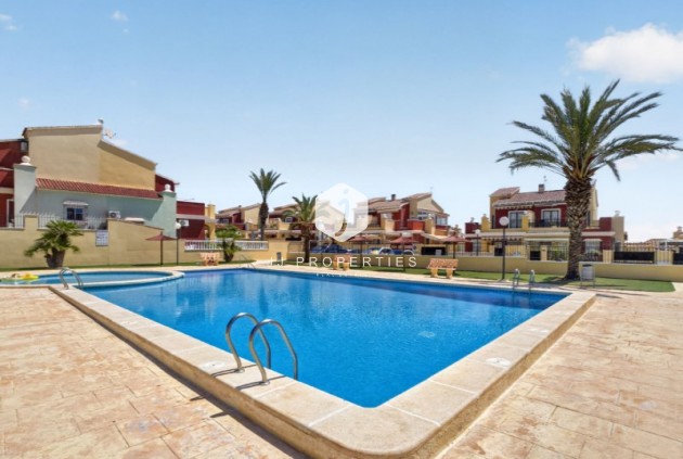 Resale - Chalet -
Torrevieja - Costa Blanca