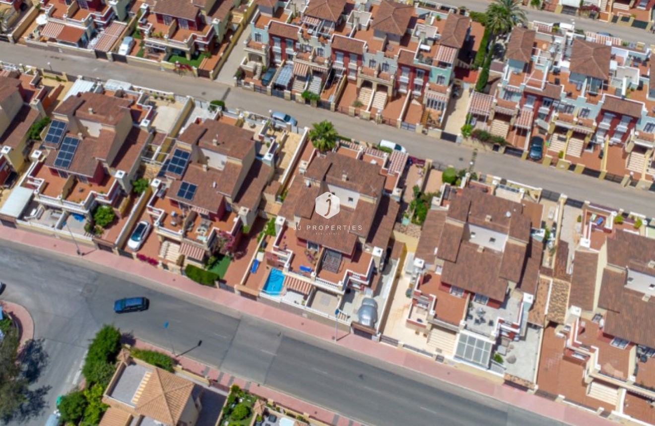 Resale - Chalet -
Torrevieja - Costa Blanca