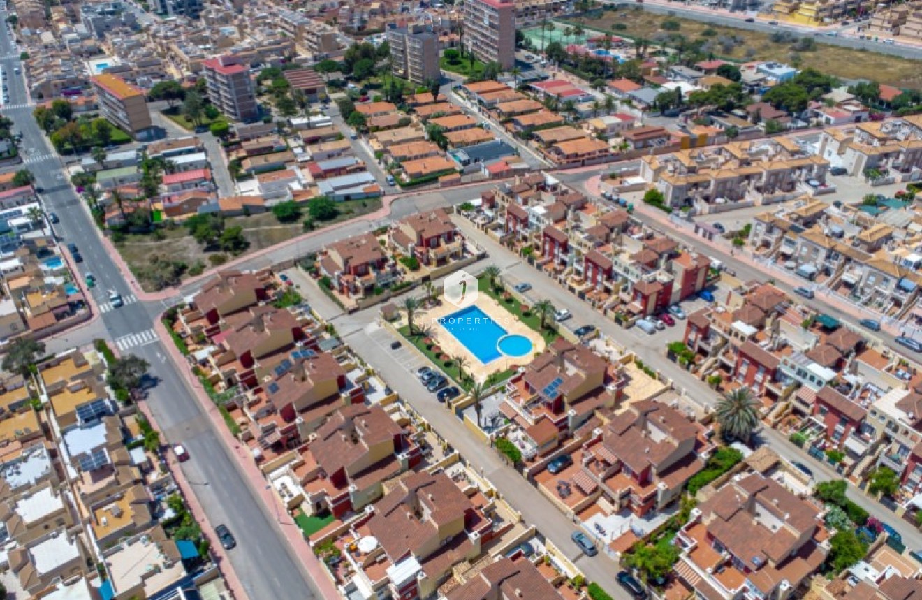 Resale - Chalet -
Torrevieja - Costa Blanca