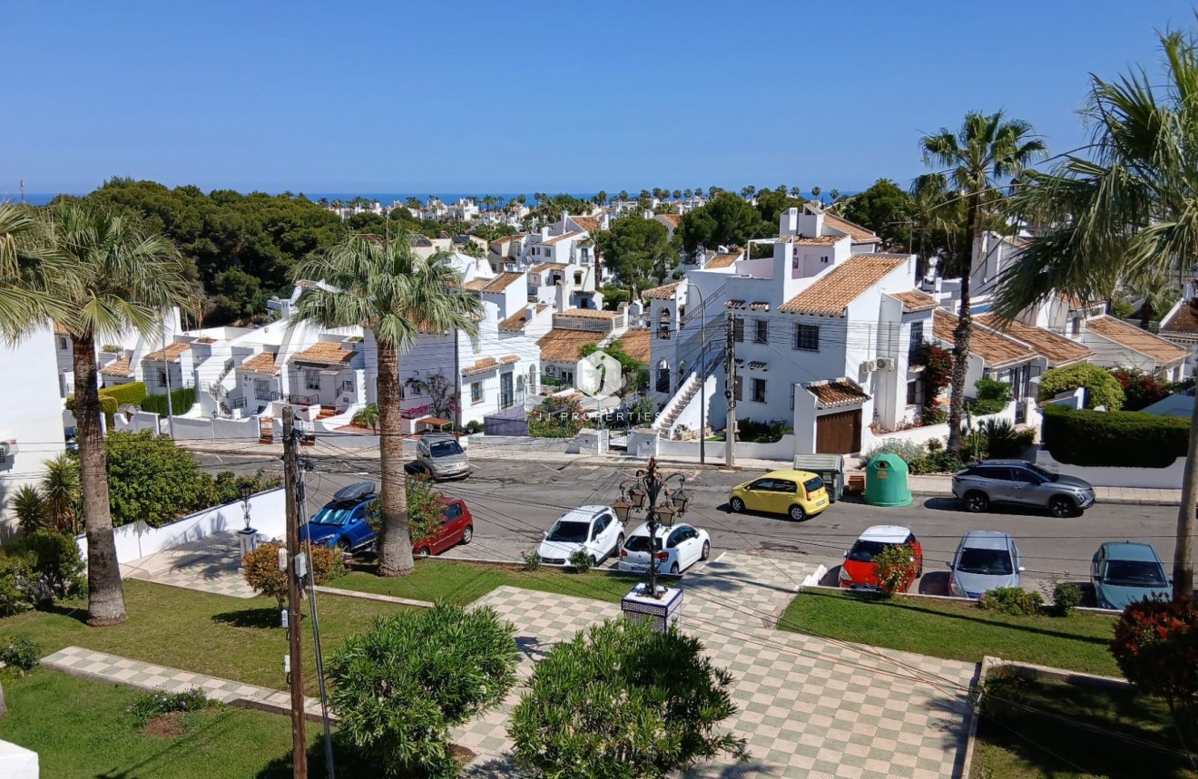 Resale - Chalet -
Orihuela Costa - Costa Blanca