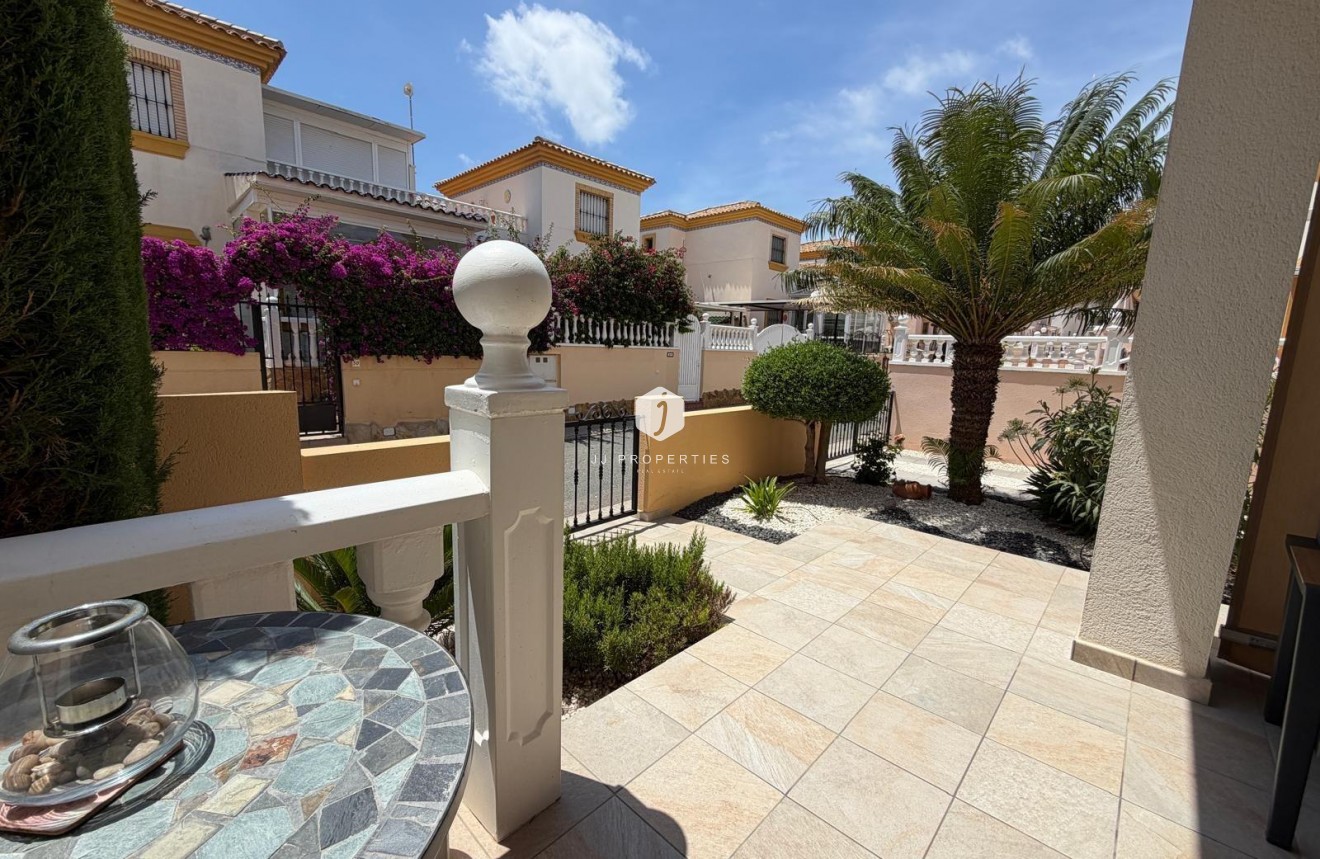 Resale - Chalet -
Orihuela Costa - Los Dolses