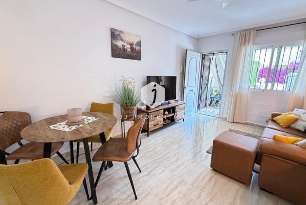 Resale - Chalet -
Orihuela Costa - Los Dolses
