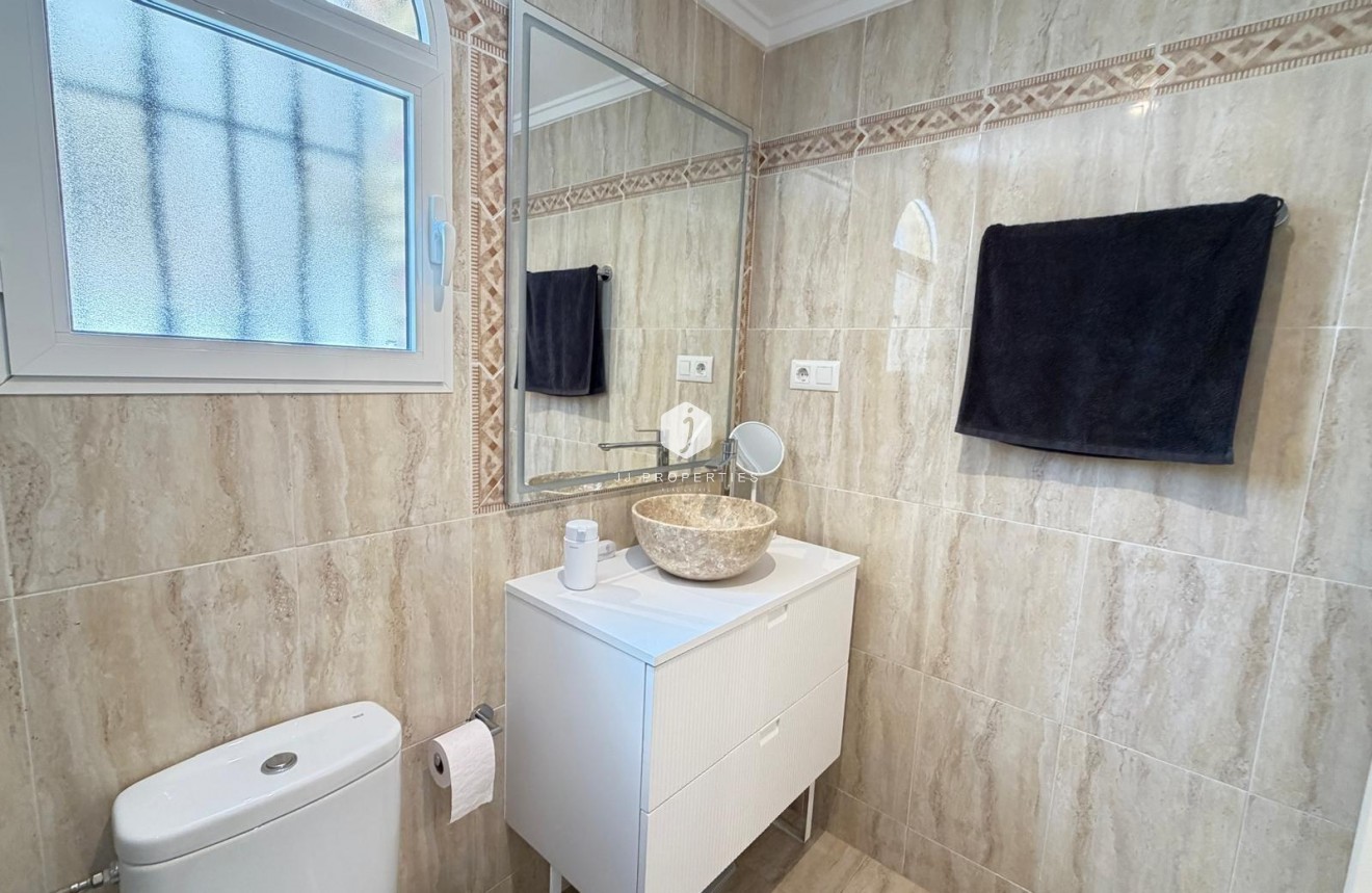 Resale - Chalet -
Orihuela Costa - Los Dolses