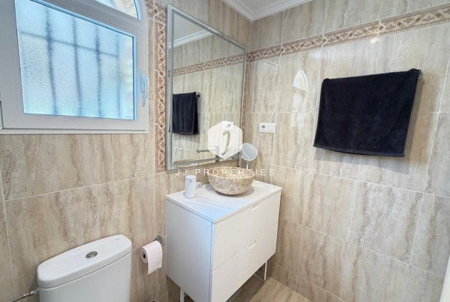 Resale - Chalet -
Orihuela Costa - Los Dolses