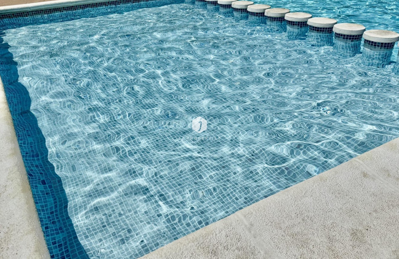 Resale - Chalet -
Torrevieja - La Siesta - El Salado - Torreta