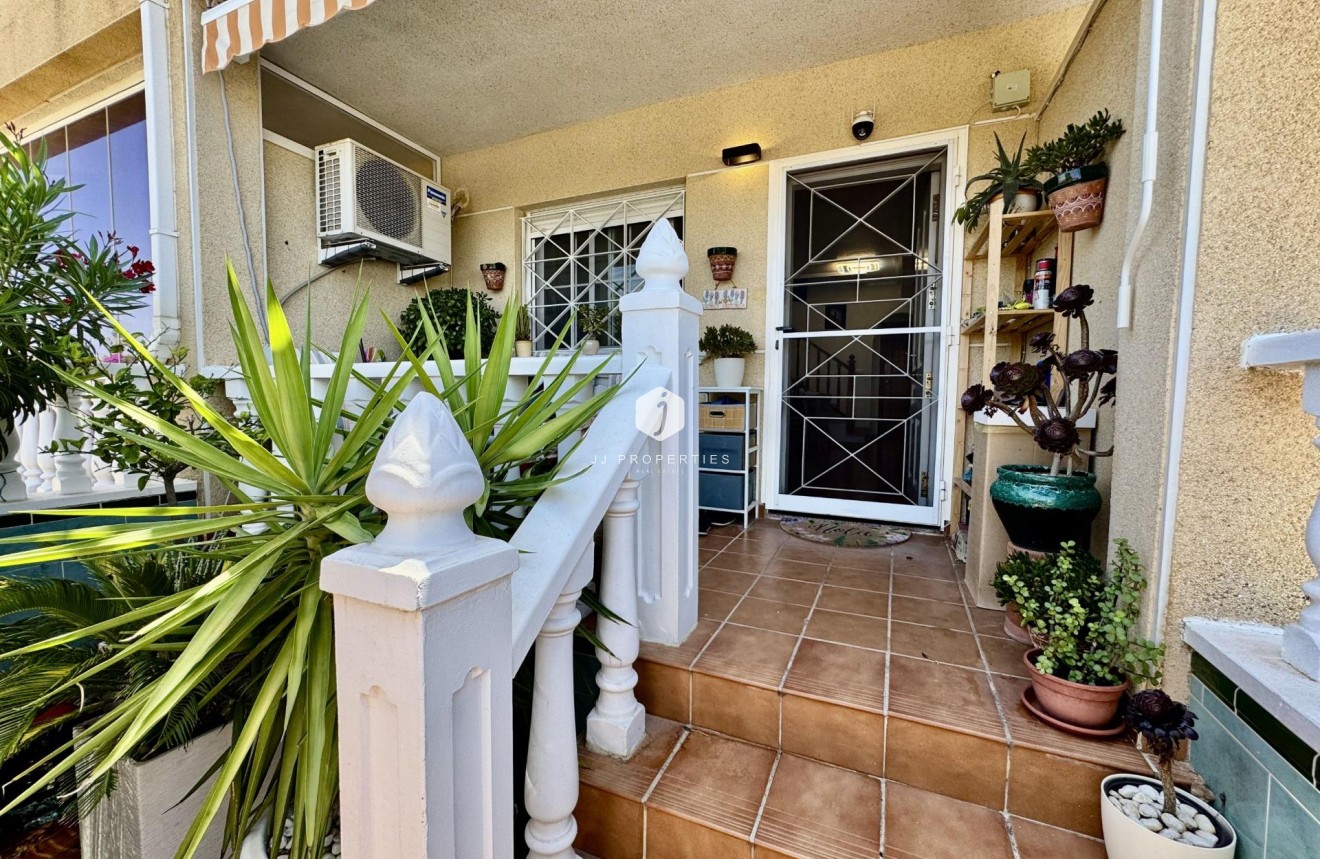 Resale - Chalet -
Torrevieja - La Siesta - El Salado - Torreta
