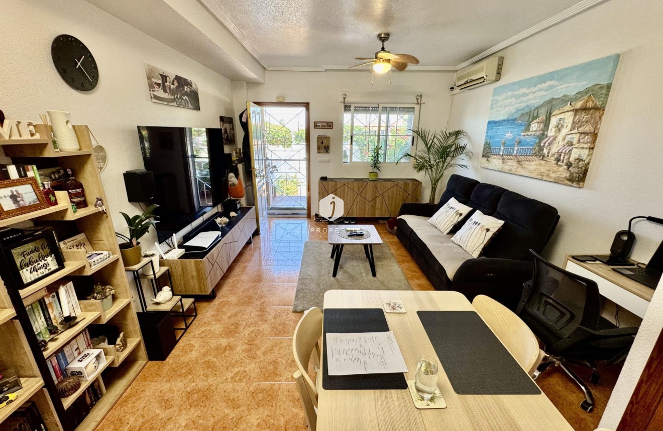 Resale - Chalet -
Torrevieja - La Siesta - El Salado - Torreta