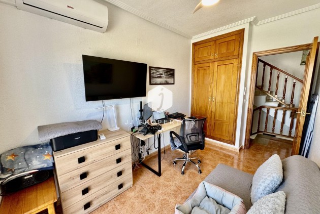 Resale - Chalet -
Torrevieja - La Siesta - El Salado - Torreta