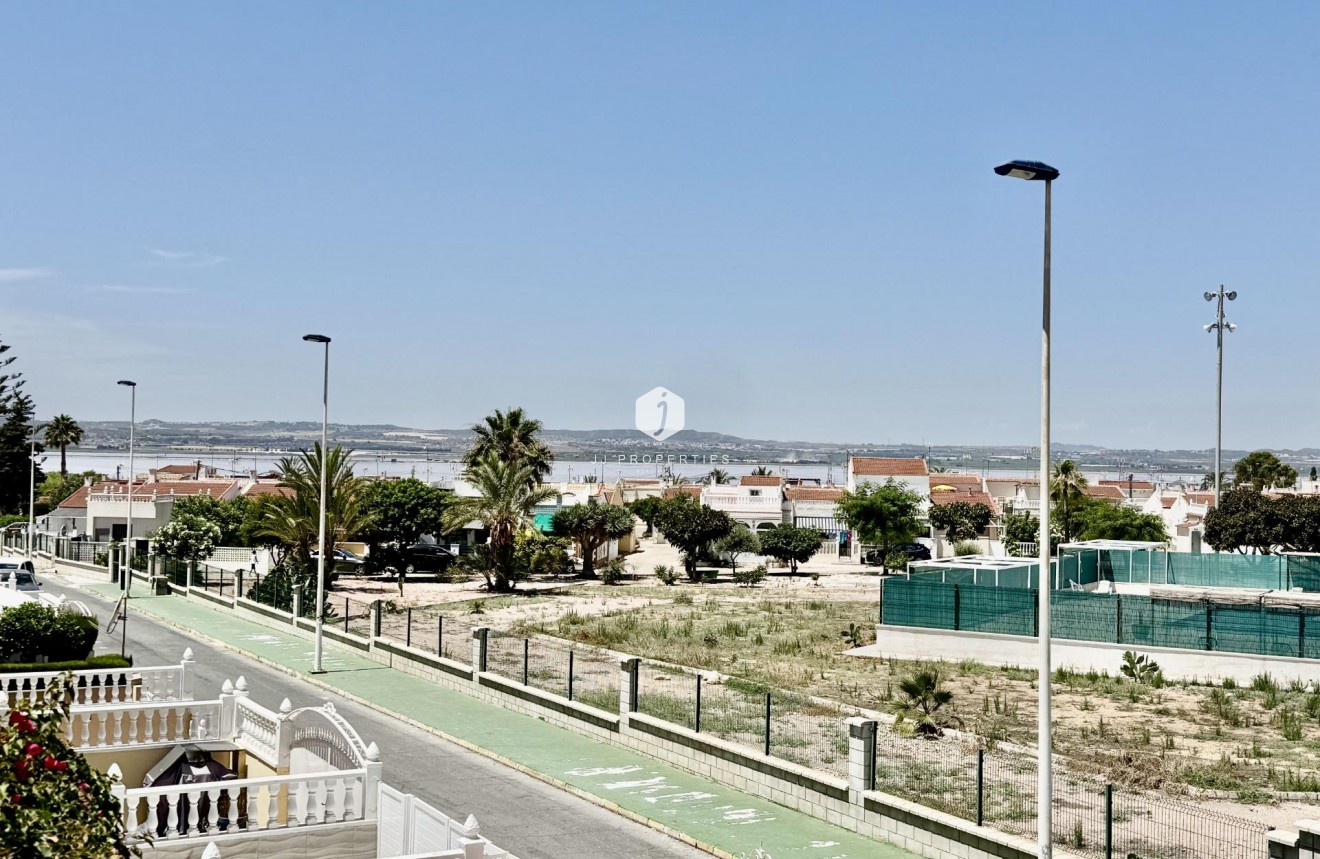 Resale - Chalet -
Torrevieja - La Siesta - El Salado - Torreta