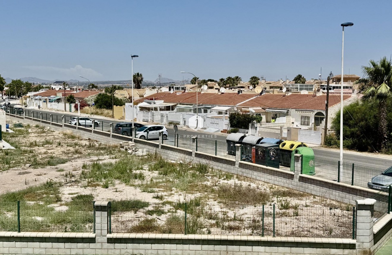 Resale - Chalet -
Torrevieja - La Siesta - El Salado - Torreta