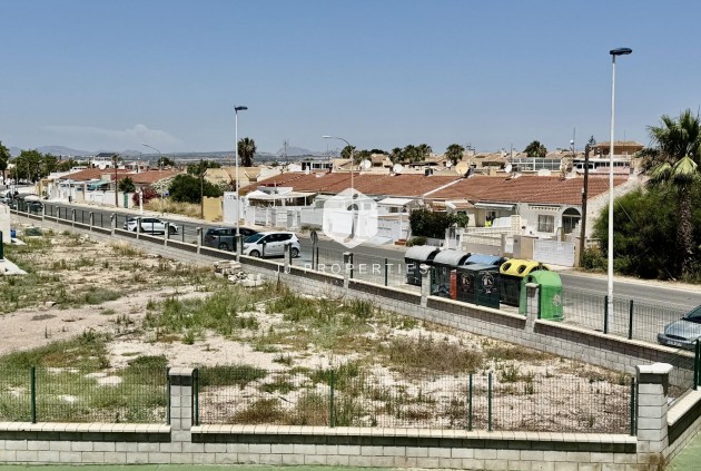 Resale - Chalet -
Torrevieja - La Siesta - El Salado - Torreta