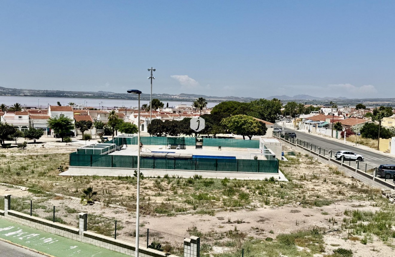 Resale - Chalet -
Torrevieja - La Siesta - El Salado - Torreta