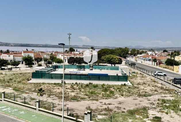 Resale - Chalet -
Torrevieja - La Siesta - El Salado - Torreta