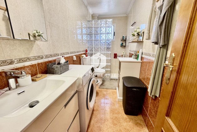 Resale - Chalet -
Torrevieja - La Siesta - El Salado - Torreta