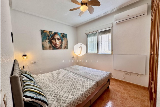 Resale - Chalet -
Torrevieja - La Siesta - El Salado - Torreta
