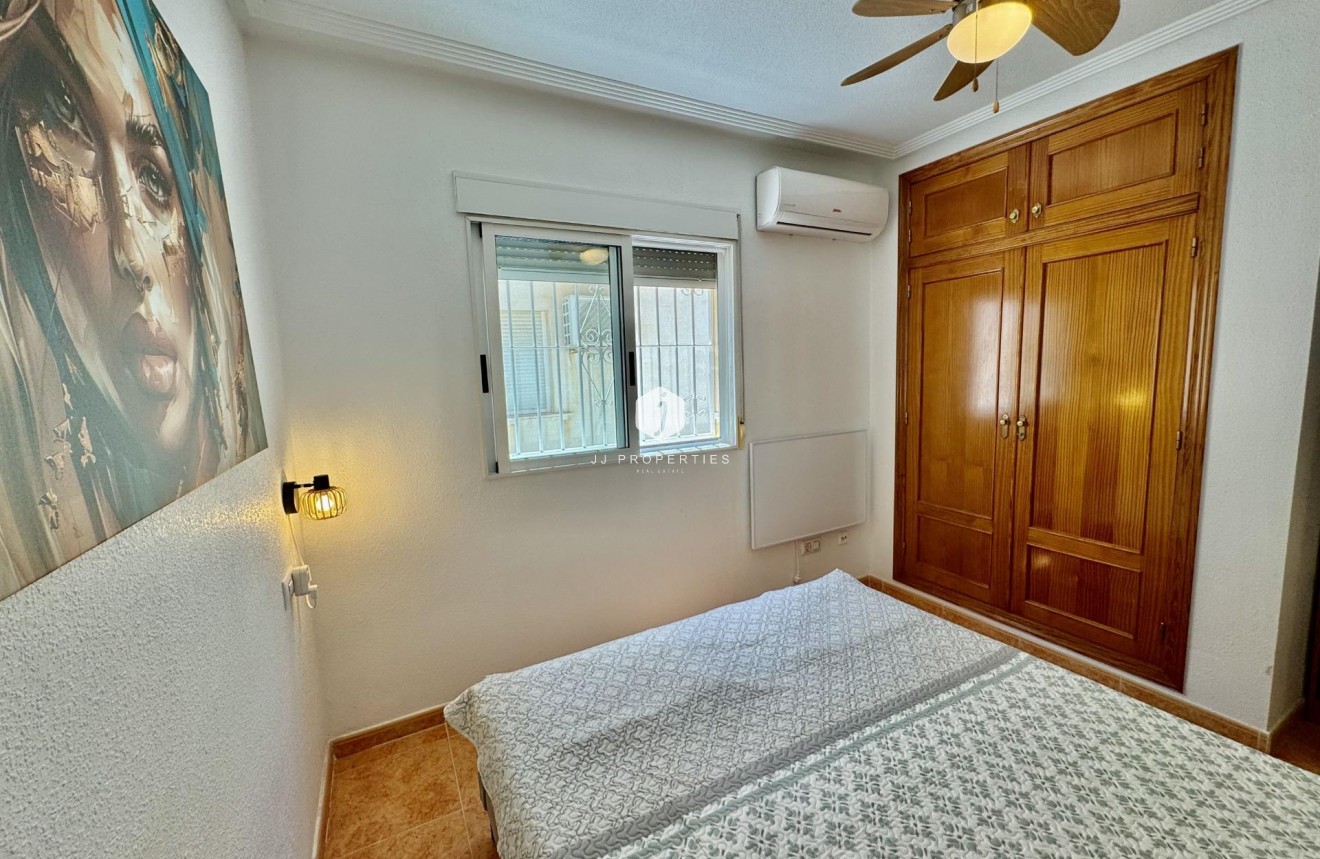 Resale - Chalet -
Torrevieja - La Siesta - El Salado - Torreta