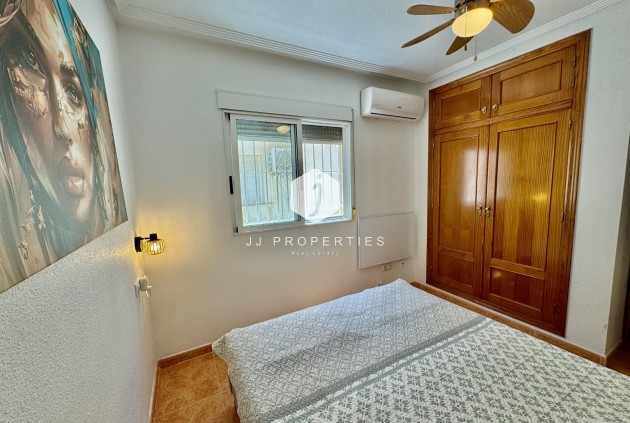 Resale - Chalet -
Torrevieja - La Siesta - El Salado - Torreta