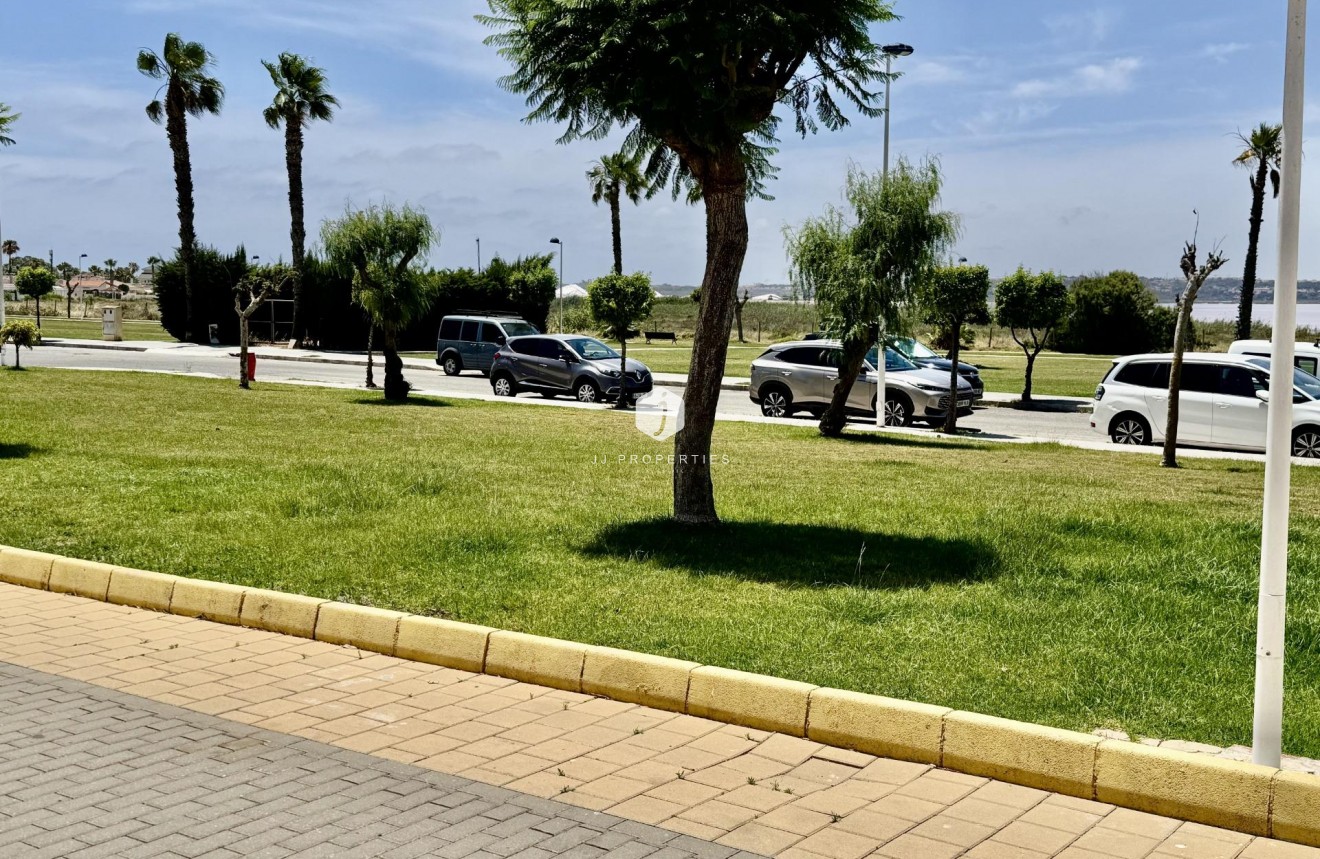 Resale - Chalet -
Torrevieja - La Siesta - El Salado - Torreta