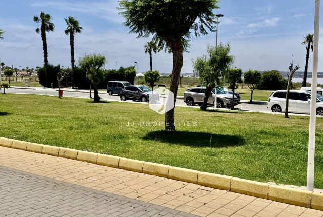 Resale - Chalet -
Torrevieja - La Siesta - El Salado - Torreta