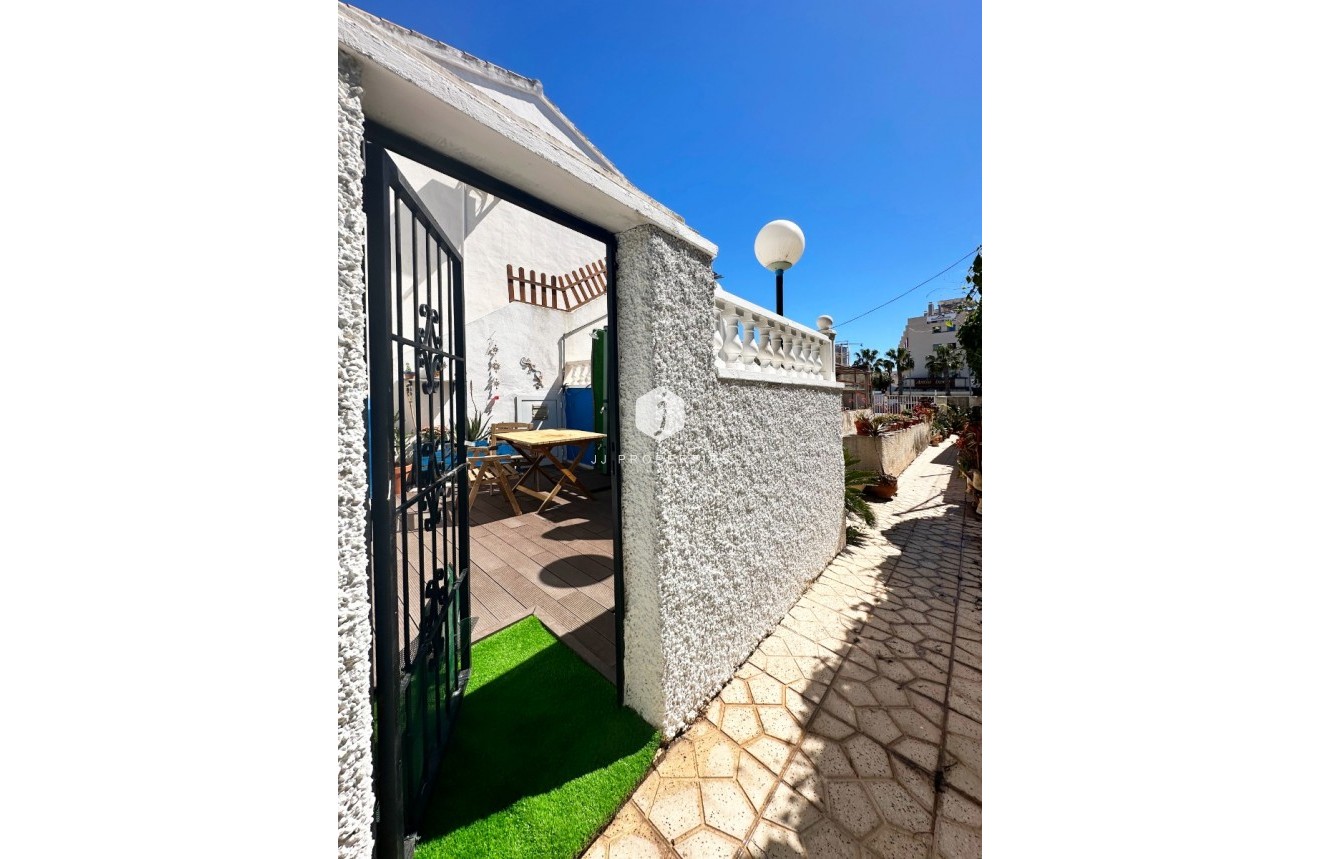 Resale - Bungalow -
Orihuela Costa - Costa Blanca