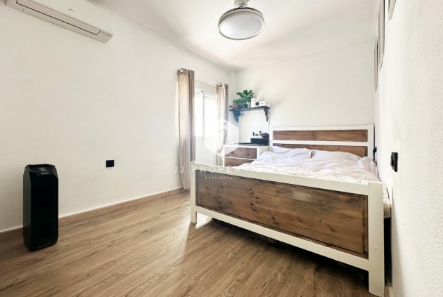 Resale - Bungalow -
Orihuela Costa - Costa Blanca