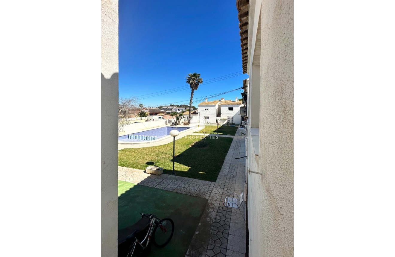 Resale - Bungalow -
Orihuela Costa - Costa Blanca