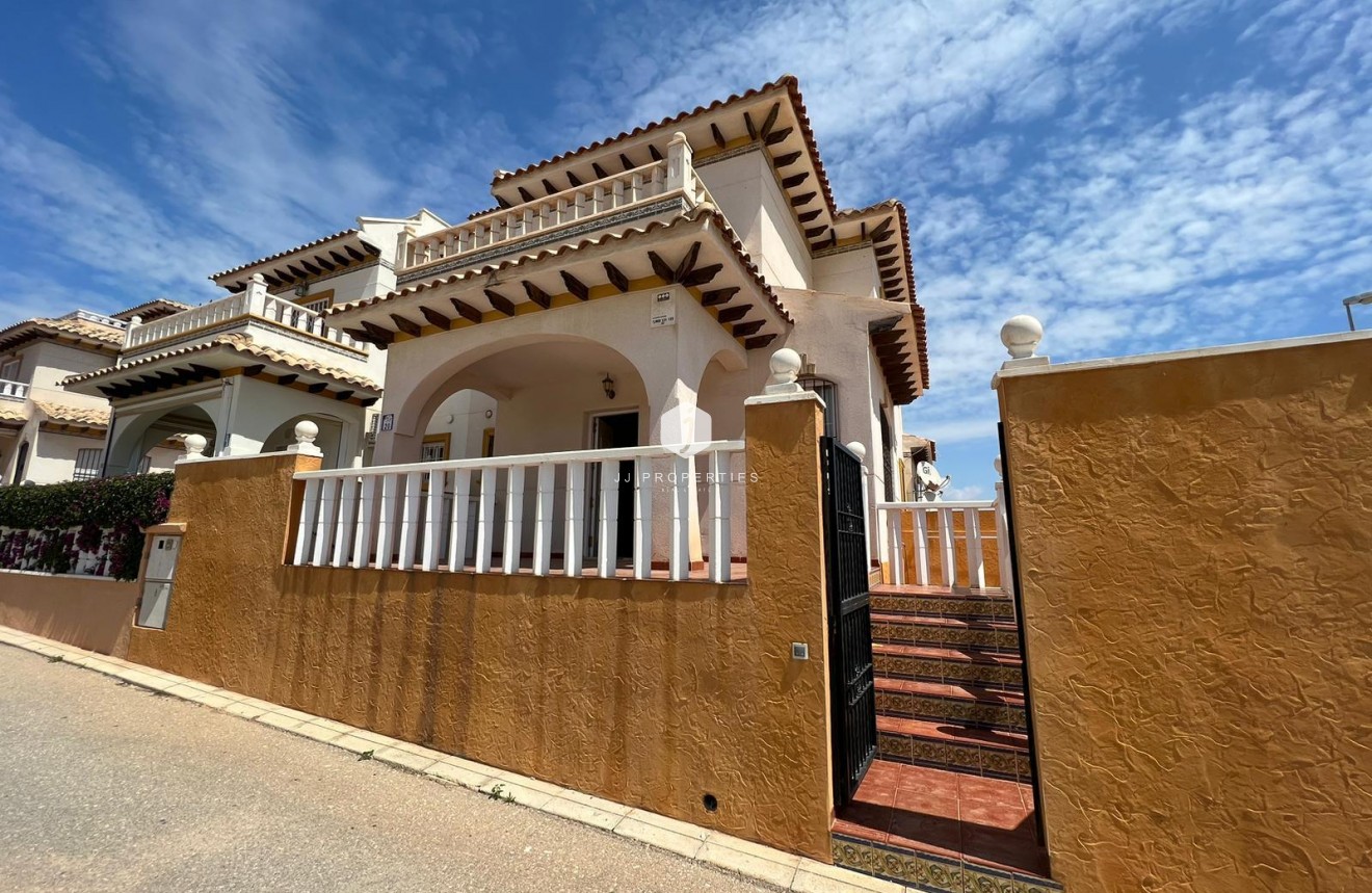 Resale - Chalet -
Orihuela Costa - Montezenia