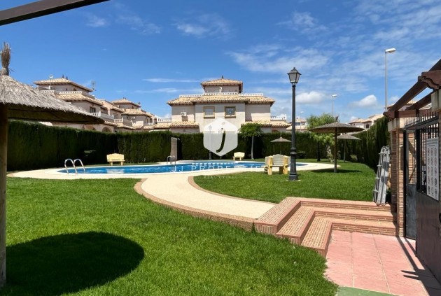 Resale - Chalet -
Orihuela Costa - Montezenia