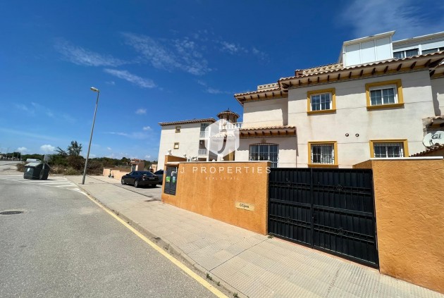 Resale - Chalet -
Orihuela Costa - Montezenia
