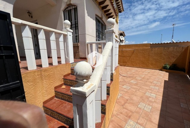 Resale - Chalet -
Orihuela Costa - Montezenia
