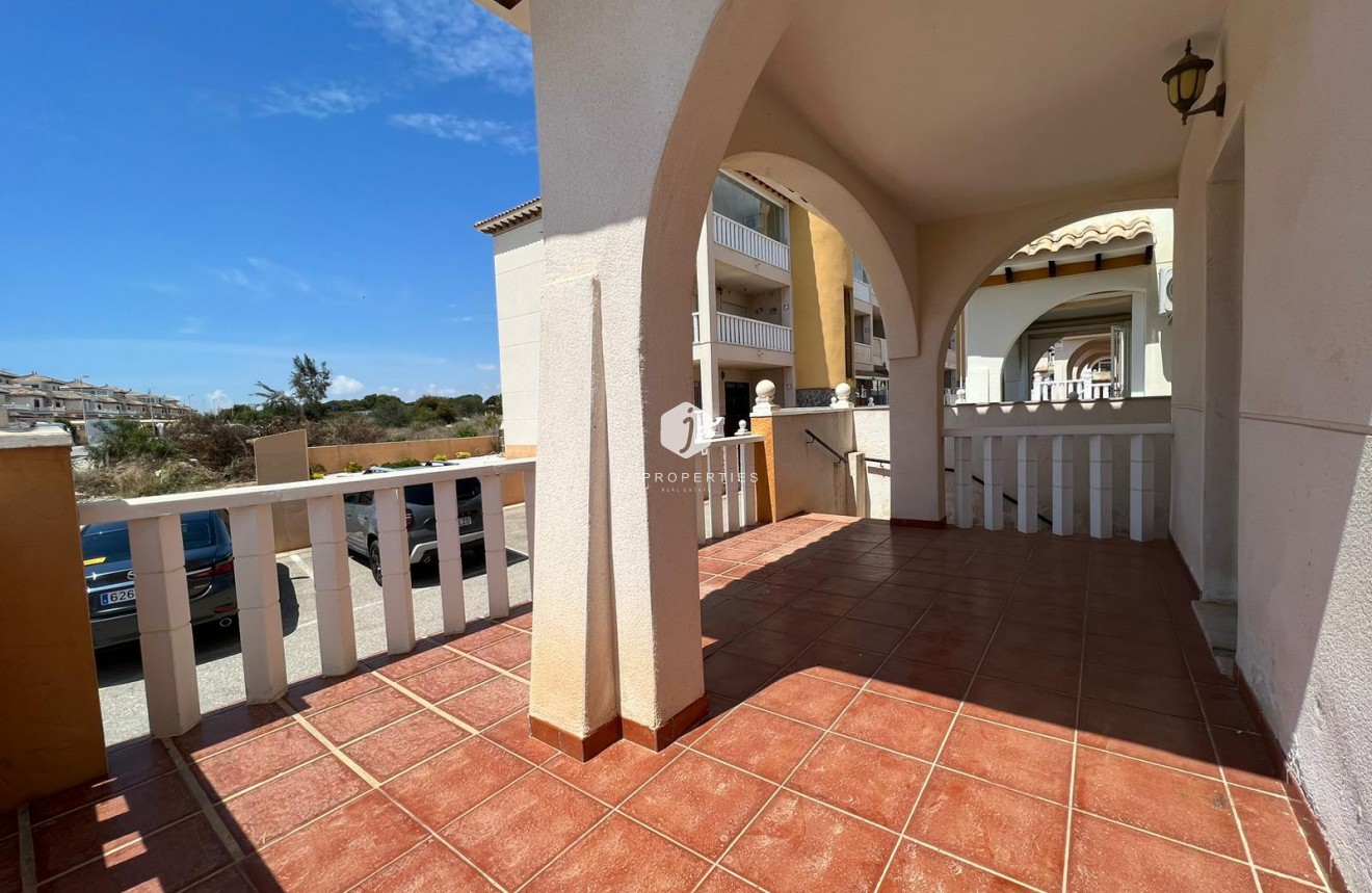 Resale - Chalet -
Orihuela Costa - Montezenia