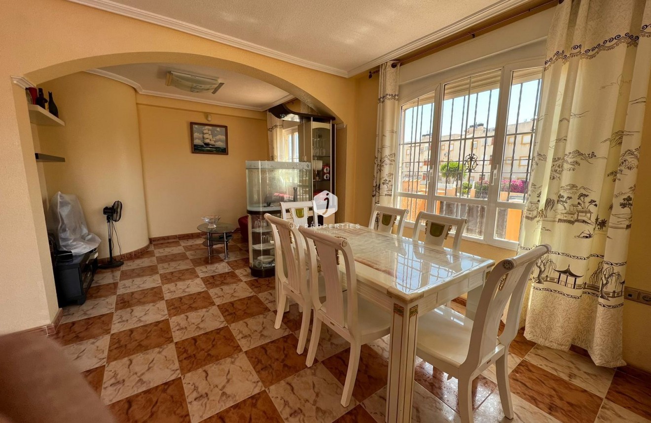 Resale - Chalet -
Orihuela Costa - Montezenia