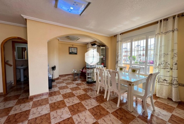 Resale - Chalet -
Orihuela Costa - Montezenia
