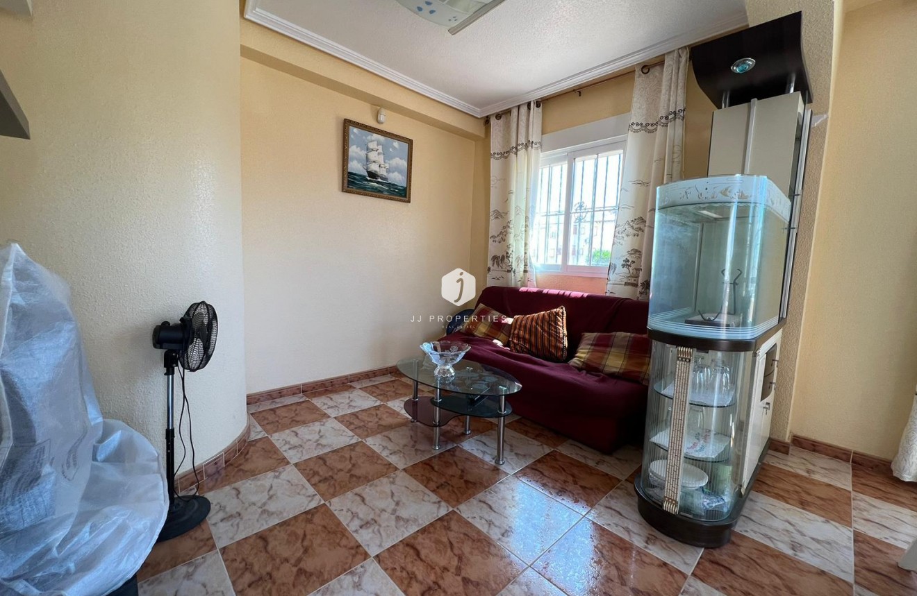 Resale - Chalet -
Orihuela Costa - Montezenia