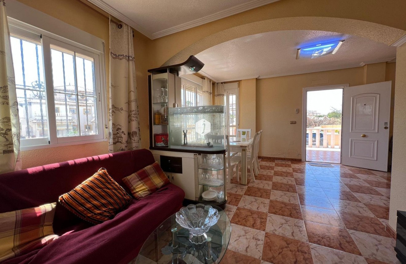 Resale - Chalet -
Orihuela Costa - Montezenia