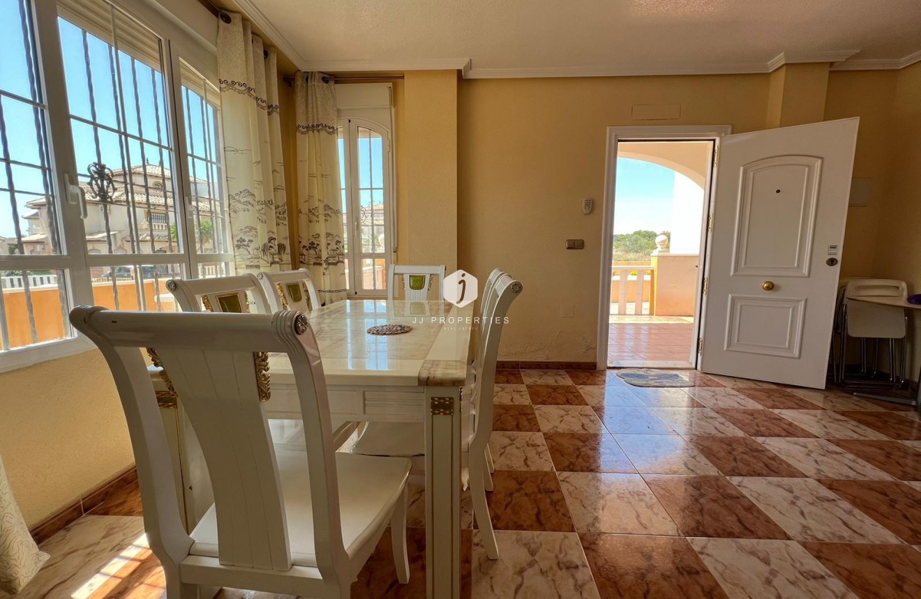 Resale - Chalet -
Orihuela Costa - Montezenia
