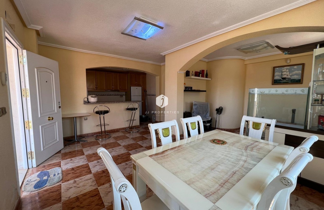 Resale - Chalet -
Orihuela Costa - Montezenia