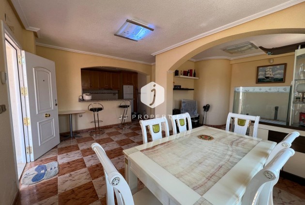 Resale - Chalet -
Orihuela Costa - Montezenia