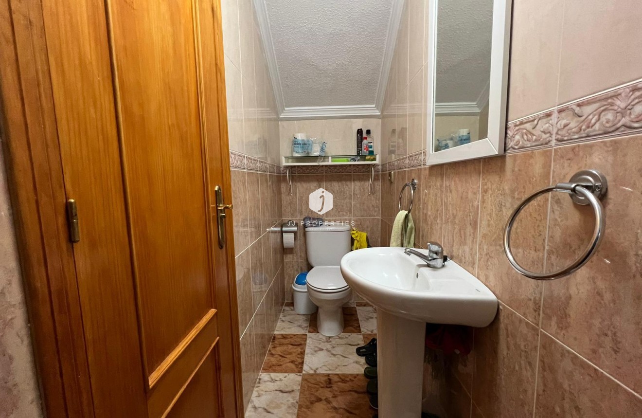 Resale - Chalet -
Orihuela Costa - Montezenia