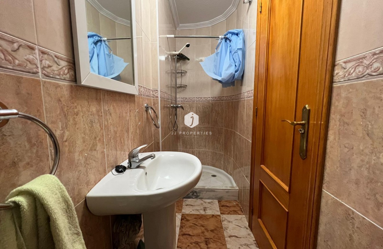 Resale - Chalet -
Orihuela Costa - Montezenia