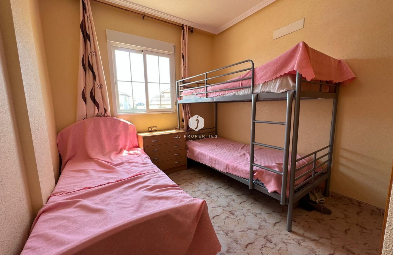 Resale - Chalet -
Orihuela Costa - Montezenia