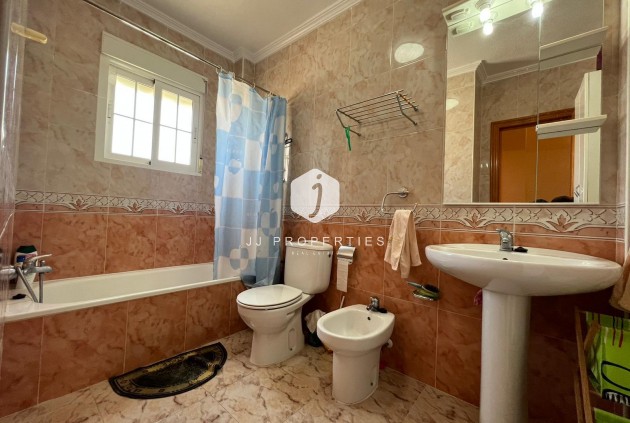 Resale - Chalet -
Orihuela Costa - Montezenia