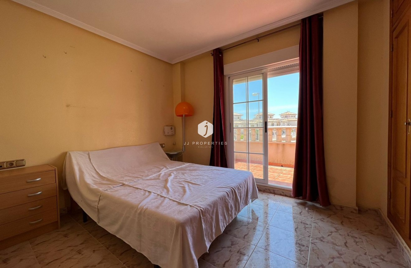 Resale - Chalet -
Orihuela Costa - Montezenia