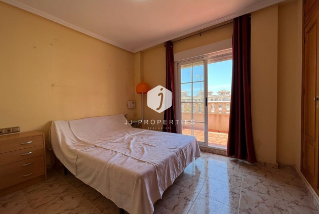 Resale - Chalet -
Orihuela Costa - Montezenia