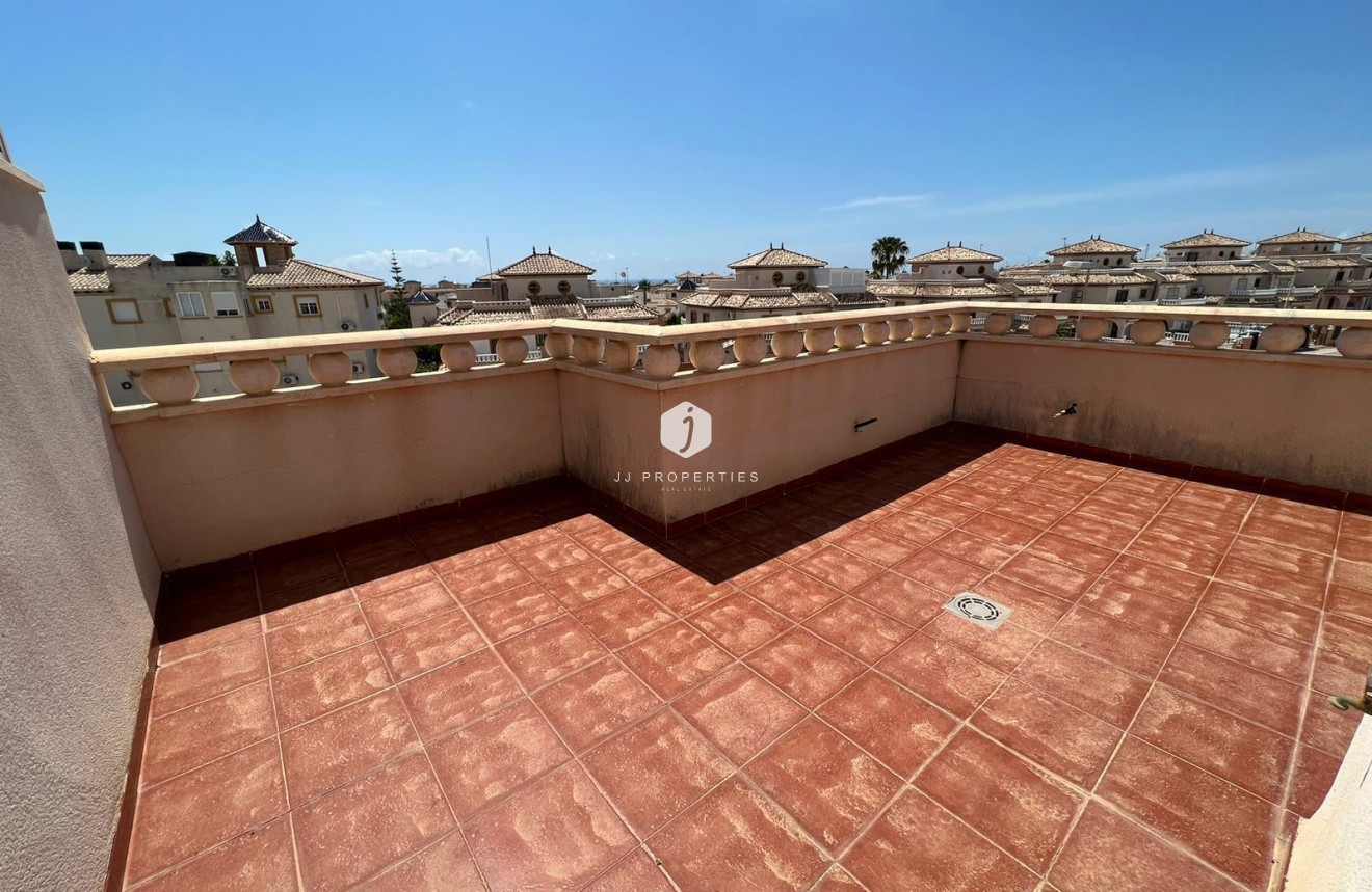 Resale - Chalet -
Orihuela Costa - Montezenia